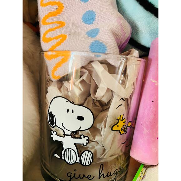 Snoopy large Easter bundle comes with two soft adorable Easter, 50 x 70 throws - Picture 6 of 14